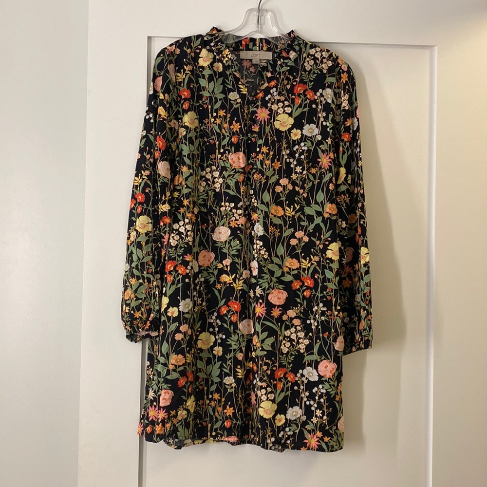 Loft, beautiful floral sheath dress, size small. Excellent condition.